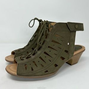 Earth Kristen Wide Women's Dark Olive Dark Olive Soft Buck Strap Sandal
